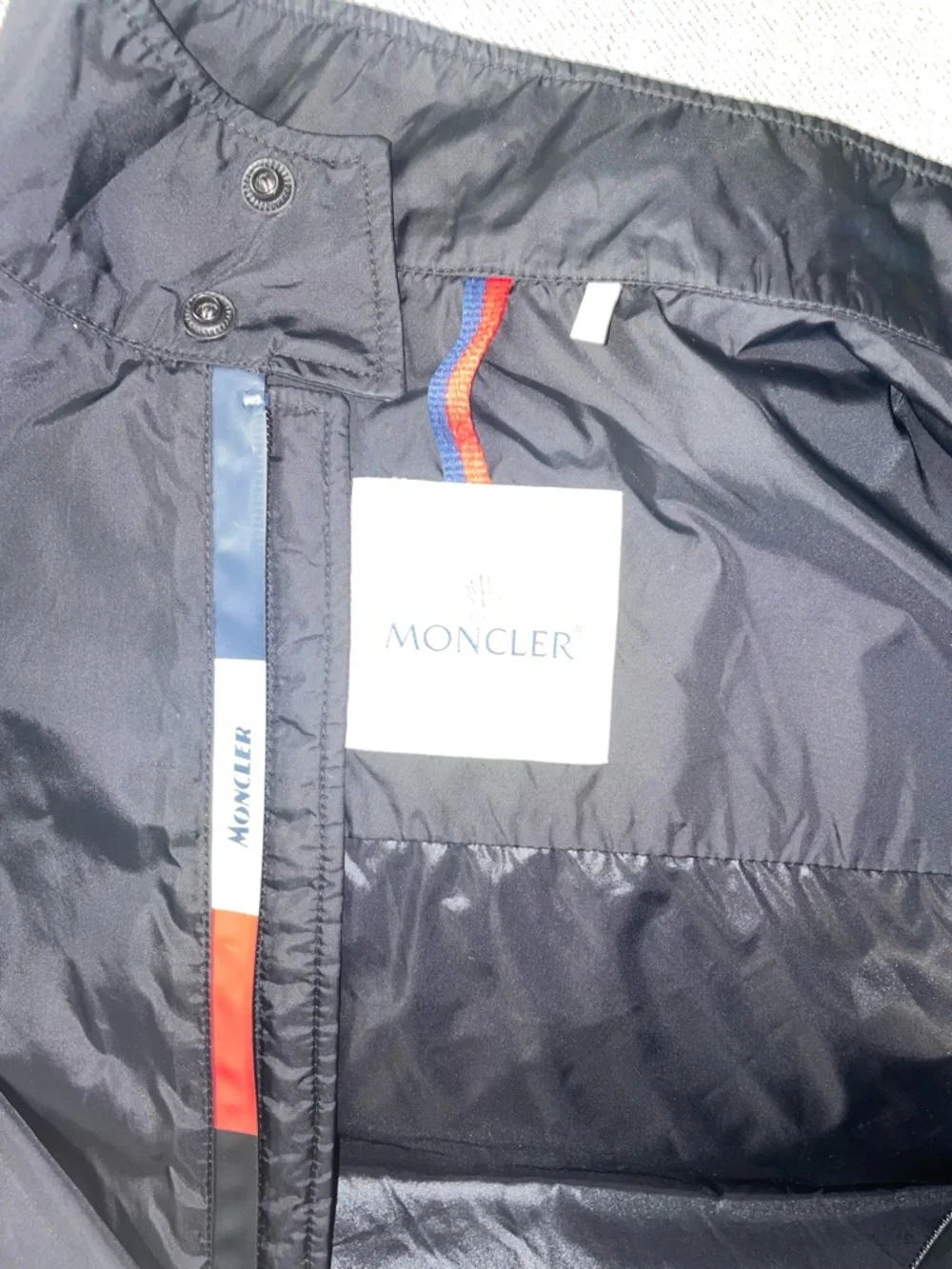 Moncler Black Men's Windbreaker Jacket with Red Trim - Picture 4 of 14
